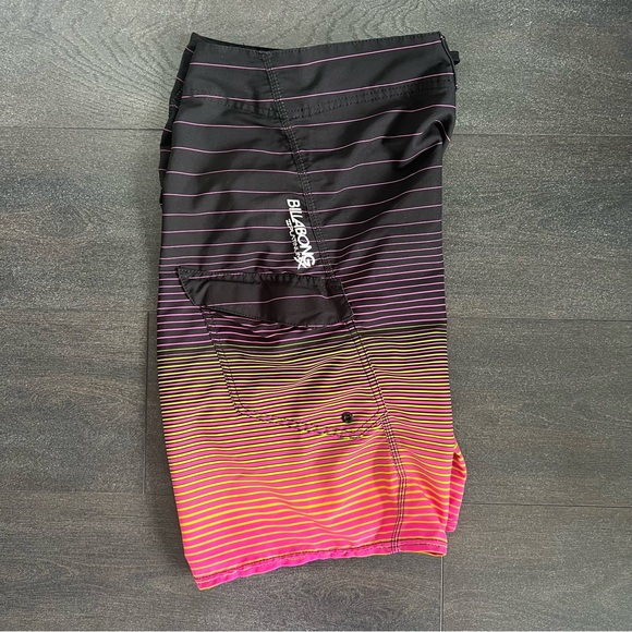 Billabong swimming shorts for men - Picture 3 of 5